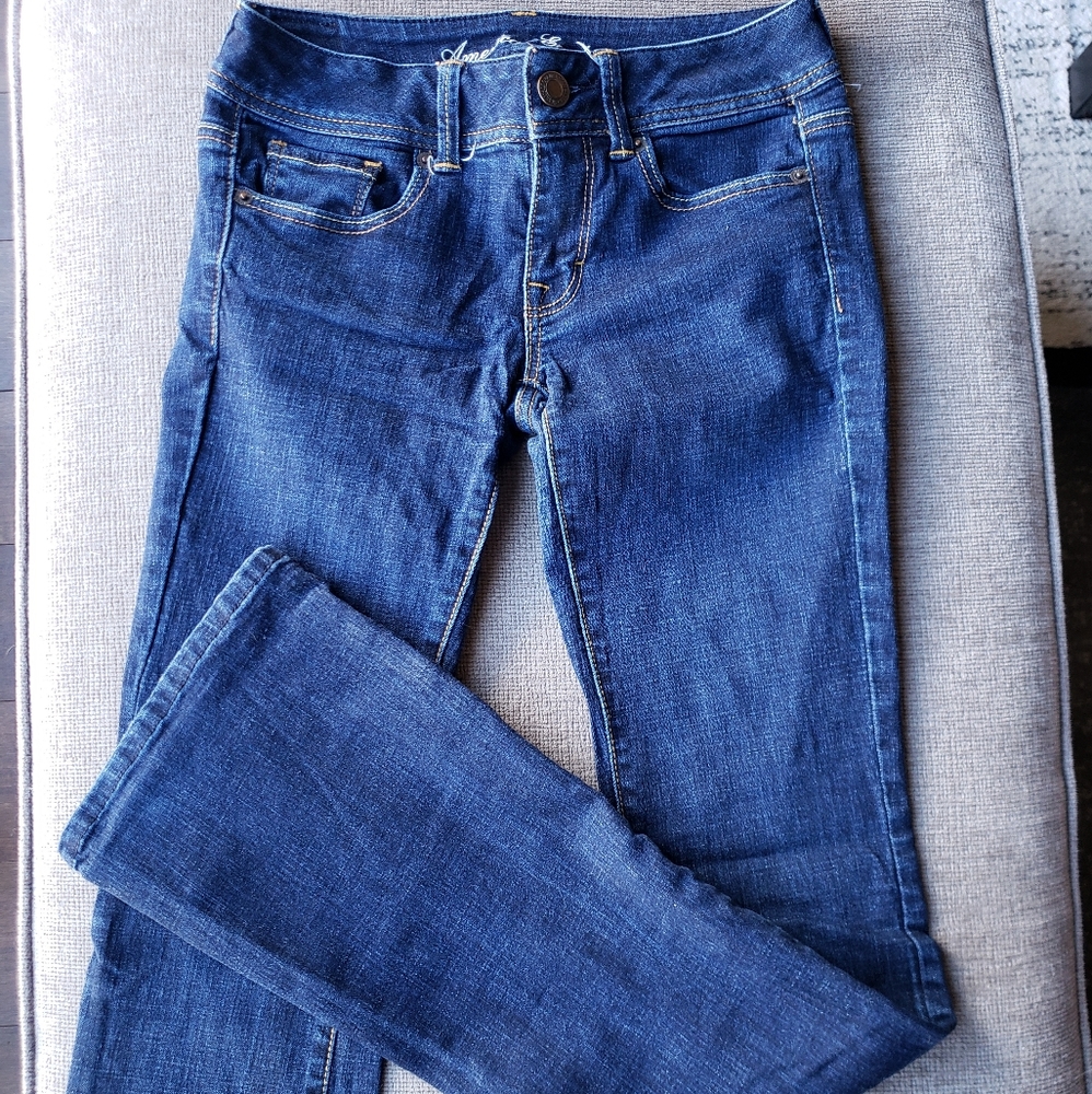 American Eagle size 4 Super Stretch Blue Jeans